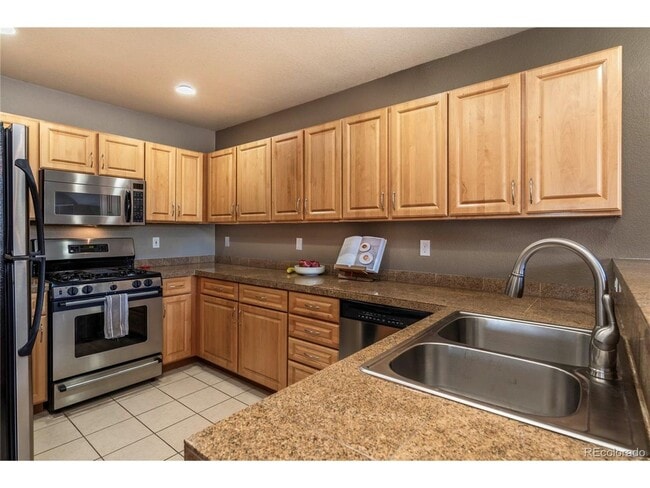 Building Photo - Beautiful 2 bedroom Condo in Uptown Area
