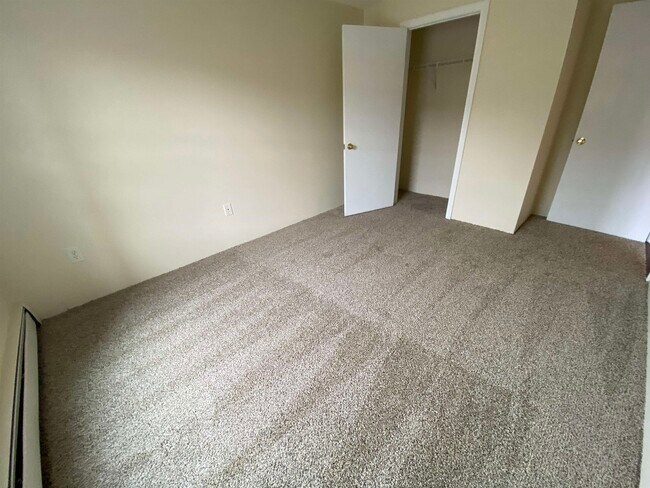 Building Photo - 96 Powers St