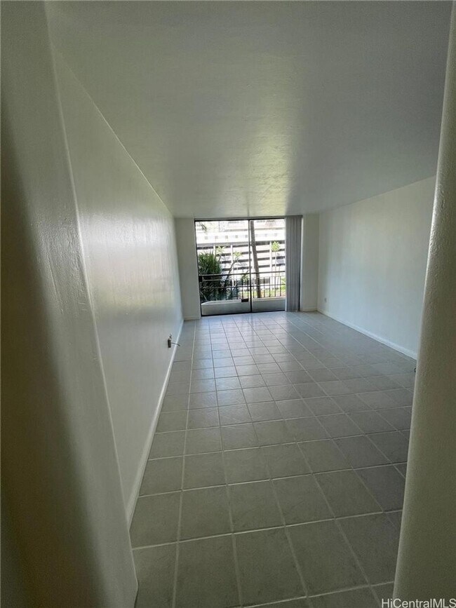Building Photo - Seaside Suites: 1-Bedroom, 1-Bath, 1 parking!