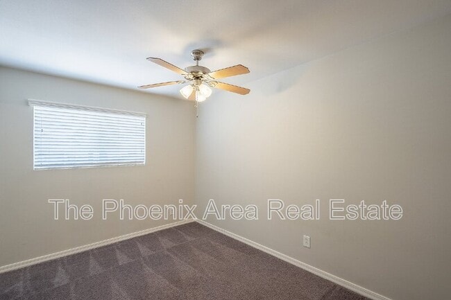 Building Photo - 522 E Balboa Dr