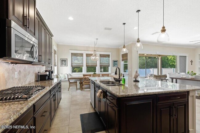 Building Photo - 350 Brambly Vine Dr