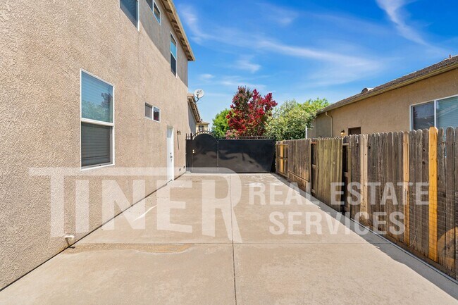 Building Photo - 8287 Lauffer Way