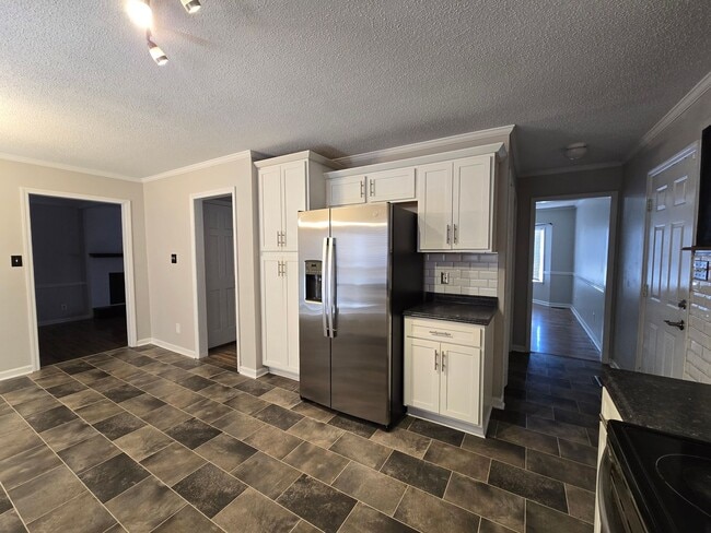 Building Photo - 6172 Lakeway Dr