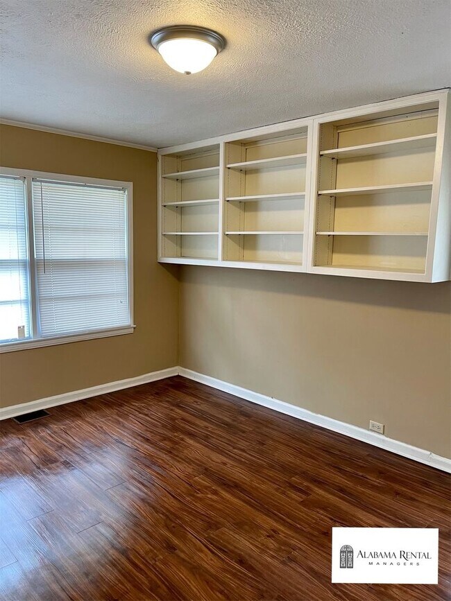 Building Photo - Great Home Available for Rent! View with 4...