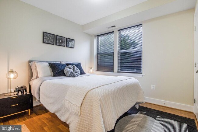 Building Photo - 417 18th St NE