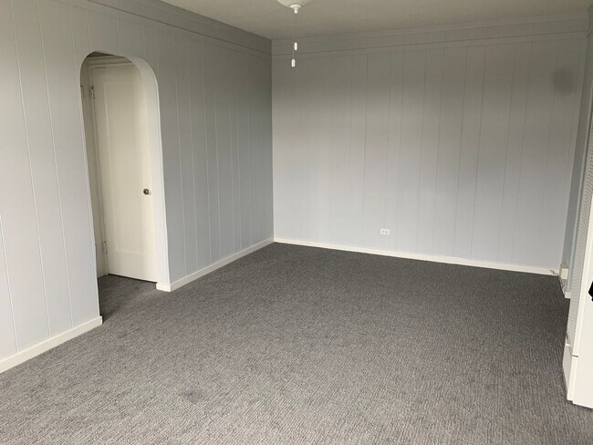 Building Photo - Cute Fresh Studio Apartment