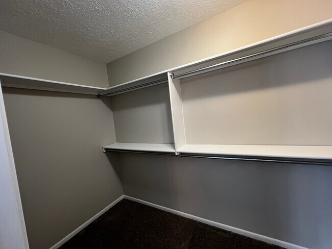 Building Photo - 5010 Delray Dr