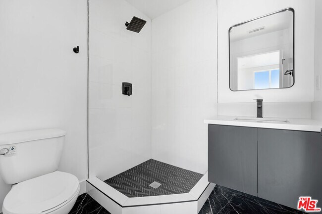 Building Photo - 1200 W 38th St