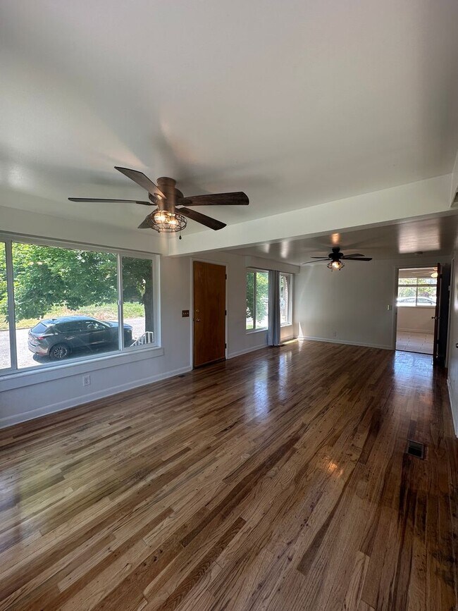 Building Photo - Healy Duplex
