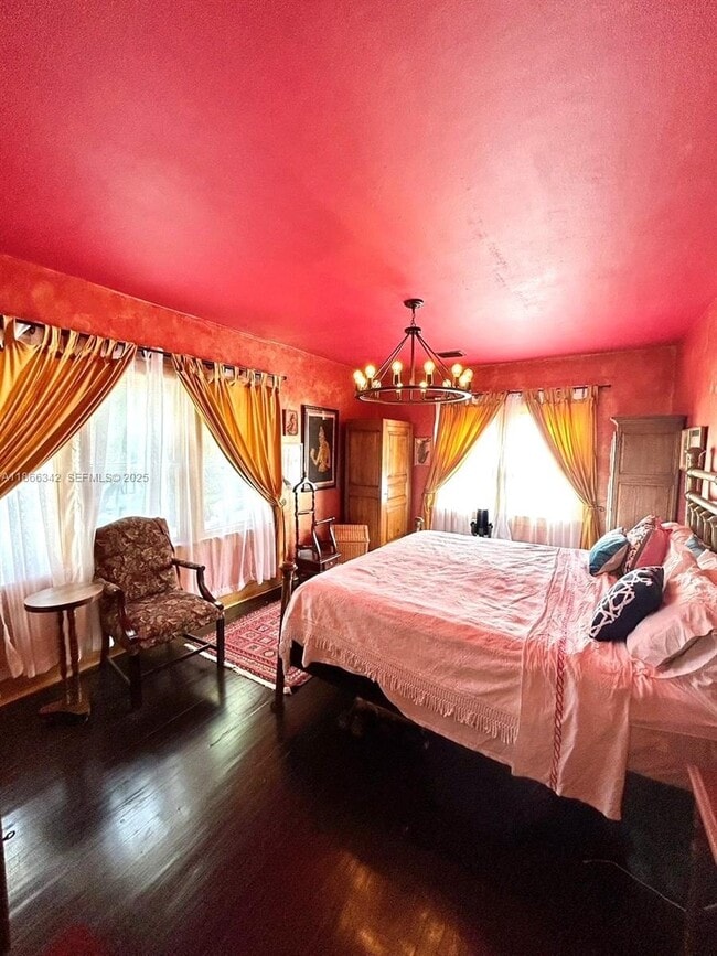 Building Photo - 168 NE 44th St