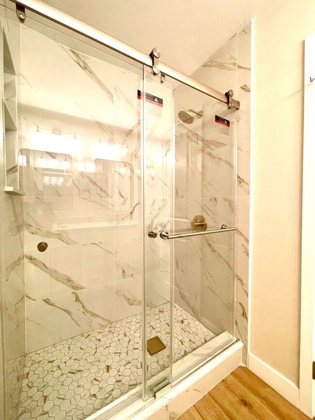 Building Photo - Newly renovated 3bd