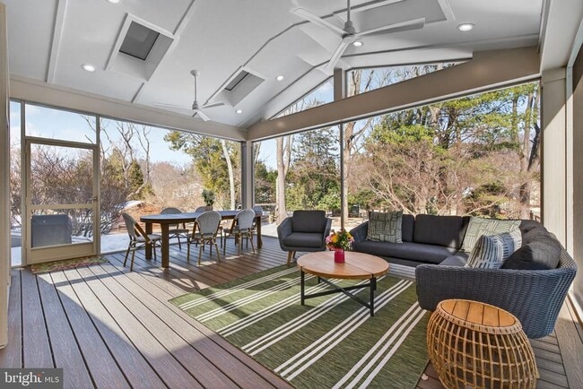 Building Photo - 11922 Holly Spring Dr