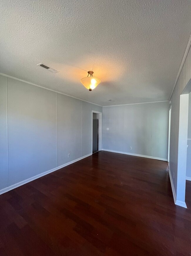 Building Photo - 4 Bedroom Home Located in Pineville Hills Community