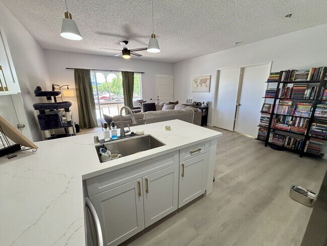 Building Photo - 2 (PRIVATE) BDRM/2-FULL (ON-SUITE) BATHS I...