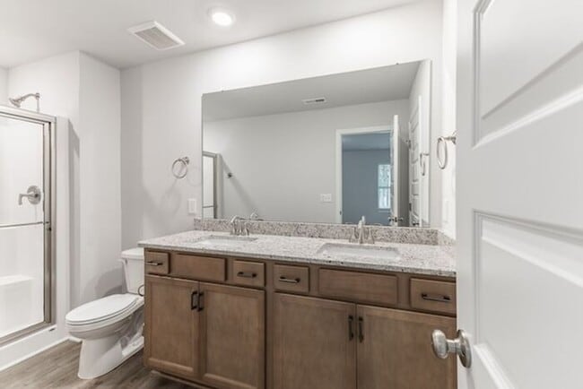 Building Photo - Beautiful home available for rent