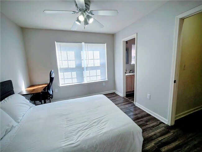 Building Photo - 220 Campus Dr