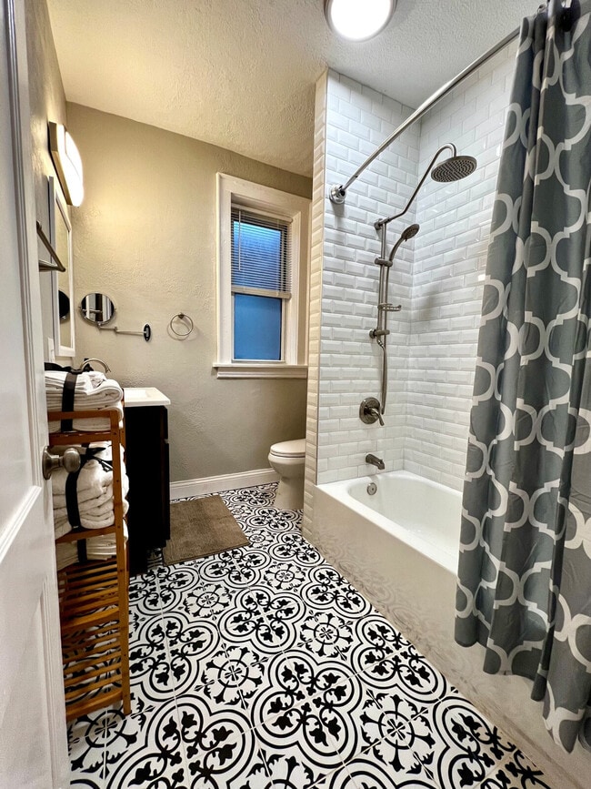 Building Photo - 3956 Tholozan Ave