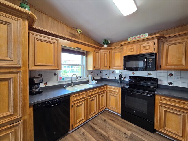 Building Photo - 16611 Jolly Roger Rd