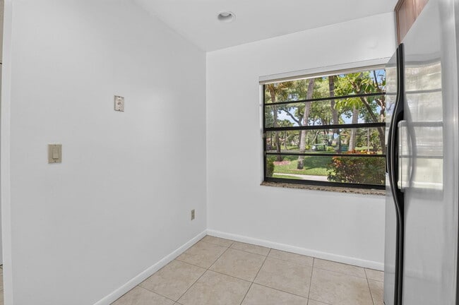 Building Photo - 9264 Vista Del Lago