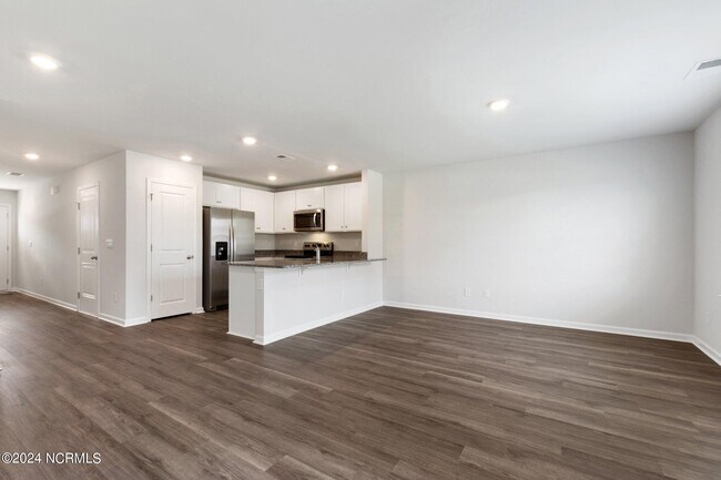 Building Photo - 3121 Lobelia Ln