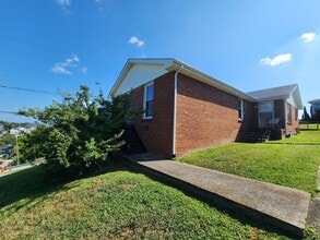 Building Photo - Quaint Sylvan Heights Duplex