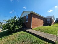 Building Photo - Quaint Sylvan Heights Duplex