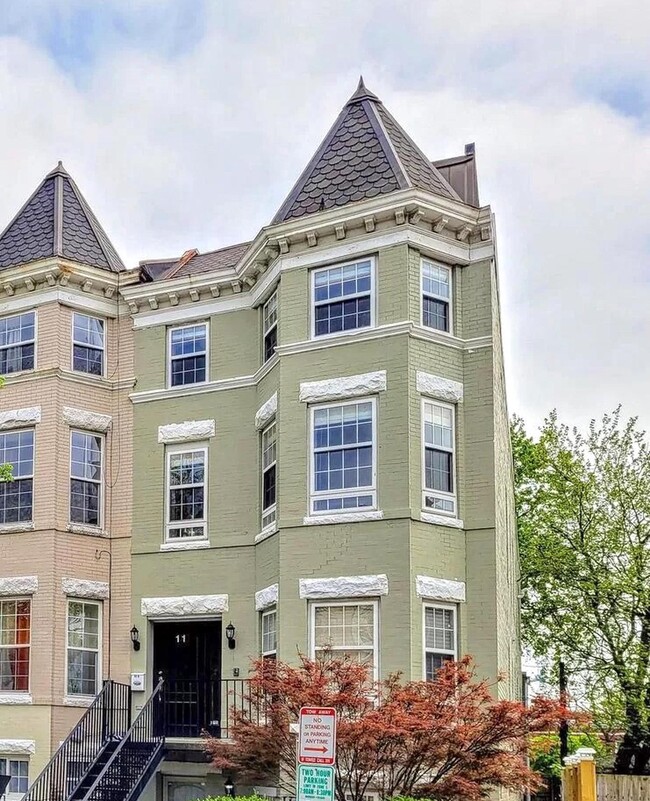 Building Photo - Gorgeous top-floor Eckington townhouse nea...