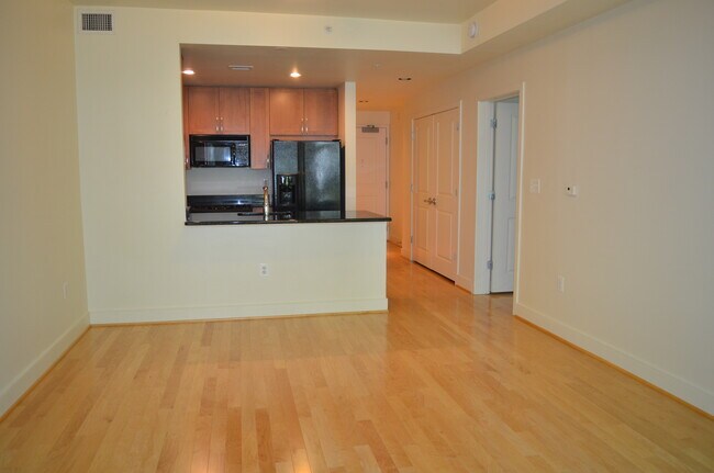 Building Photo - 4101 Albemarle St NW #346