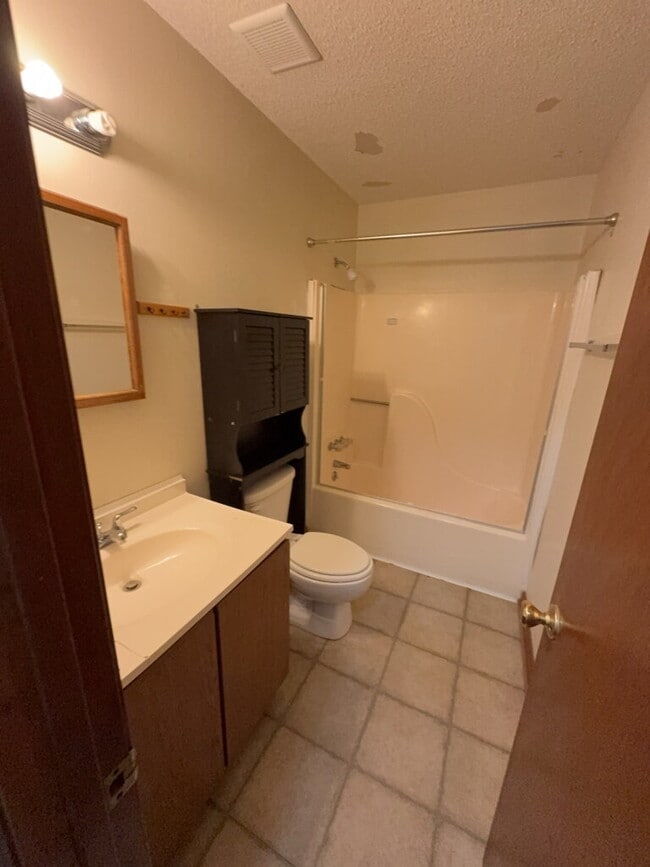 Building Photo - 176 Waters Rd