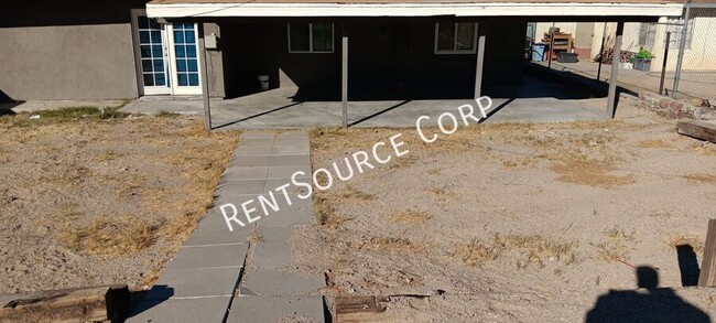 Building Photo - 3 Bedroom Home For Rent in Barstow