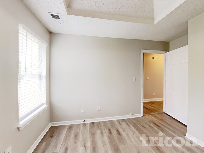 Building Photo - 602 Chartwell Ct