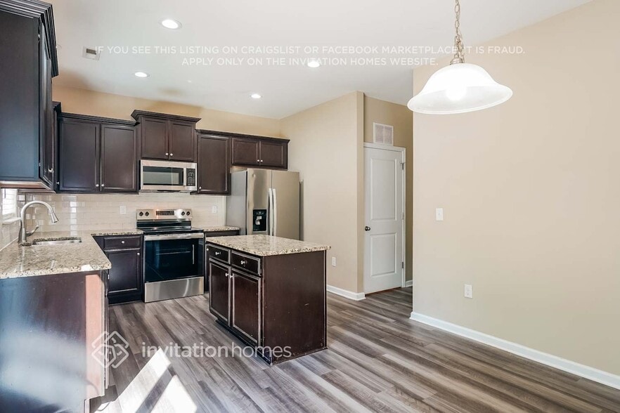 Building Photo - 6105 Watsonia Dr