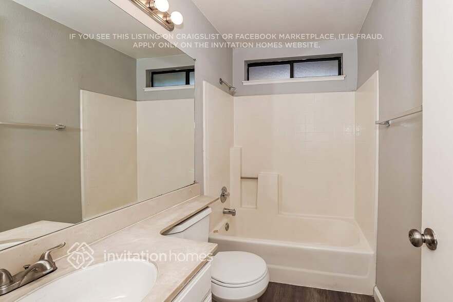 Building Photo - 1401 Mandarin Ct