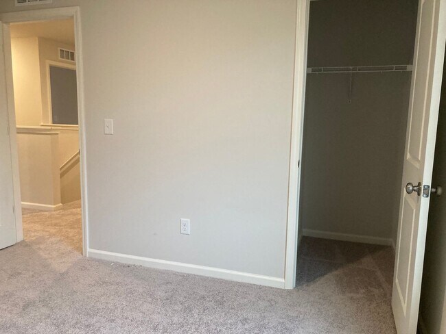 Building Photo - 117 Elegance Wy