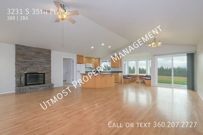 Building Photo - 3231 S 35th Pl