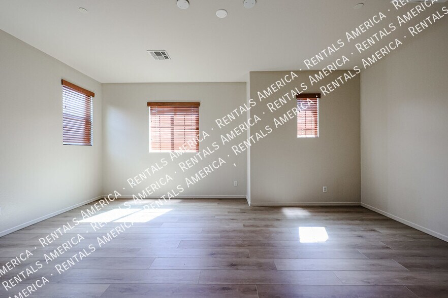 Building Photo - 3410 S Sunland Dr