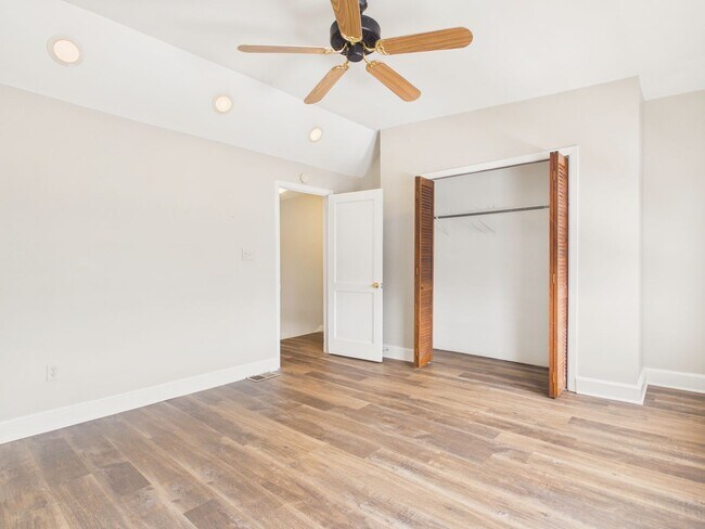 Building Photo - 2 Bedroom Single Family with Bonus Room