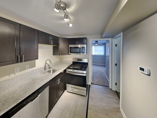 Building Photo - Lantern Square Apartments-B5