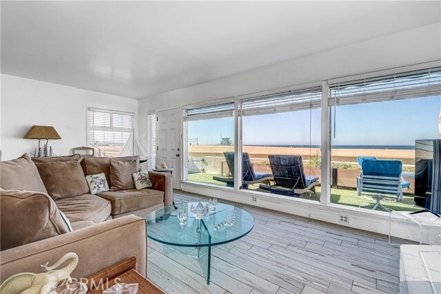 Building Photo - 532 The Strand