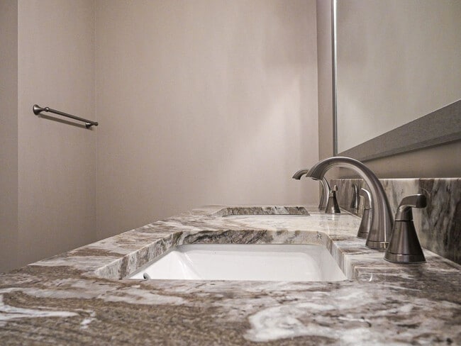 Building Photo - 1366 Summer Cir SW