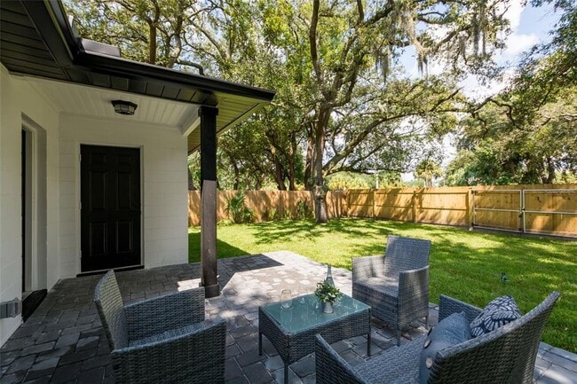 Back patio - 1918 E Shadowlawn Ave