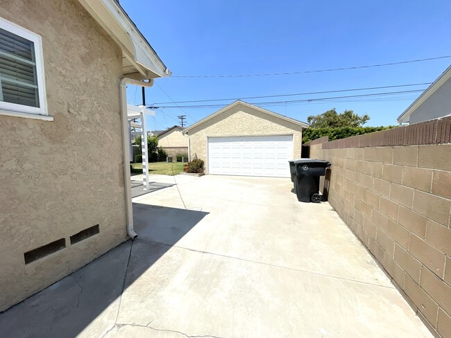 Building Photo - 3 bedroom immaculate home in Southwest Tor...