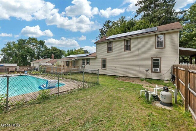 Building Photo - 68 Marvin St