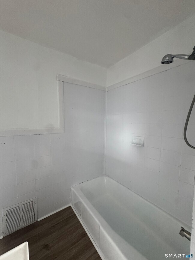 Building Photo - 52 Ives Ct