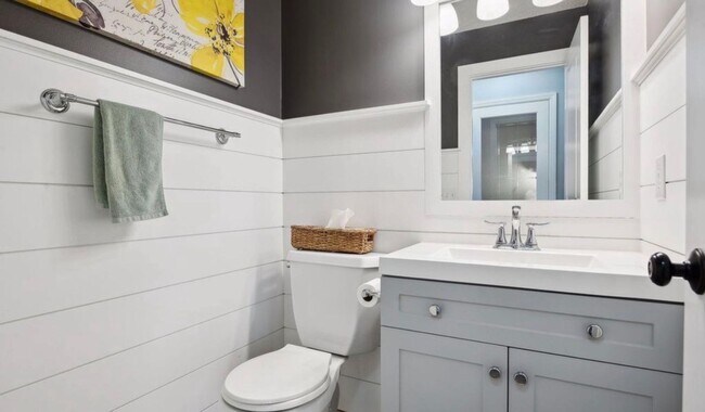 Building Photo - Beautiful Remodeled 5 Bedroom