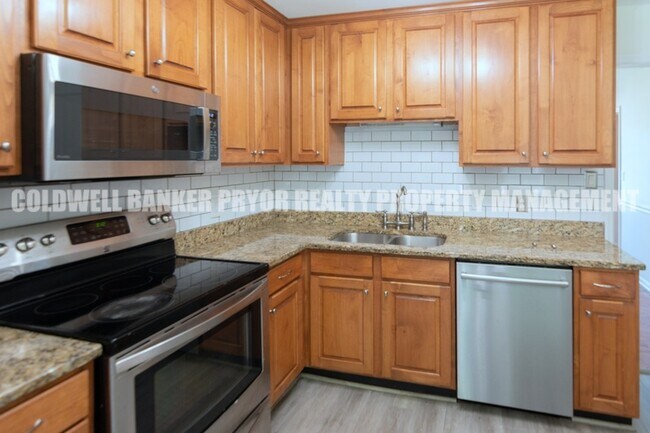 Building Photo - 9356 Charbar Cir