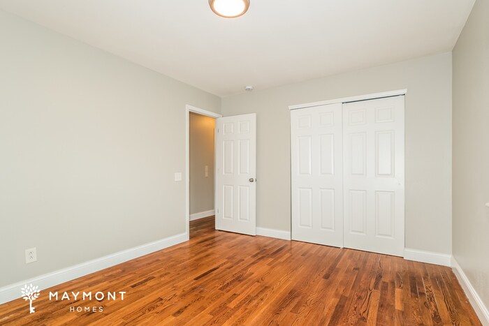 Building Photo - 1080 N Park Ln