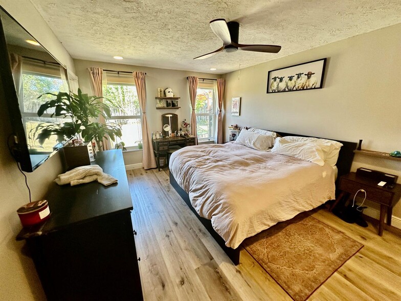 Building Photo - 4492 Brook Dr