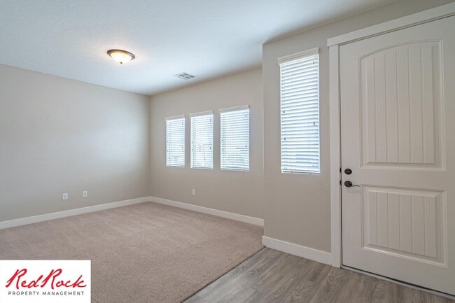 Building Photo - 4 Bedroom Spacious St. George Home with Large Backyard