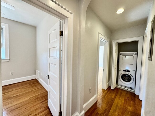Building Photo - Amazing Garden-Style Condo Available NOW! ...
